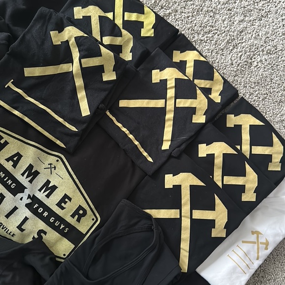 HAMMER AND NAILS LOT - Picture 4 of 4